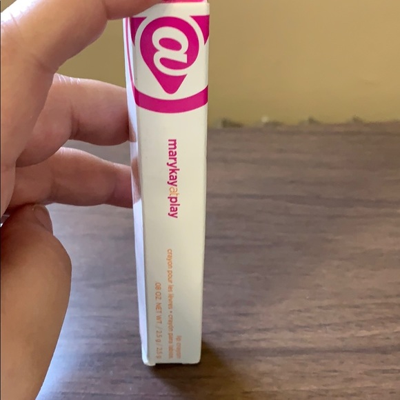 Mary Kay at play: lip crayon - Picture 2 of 4